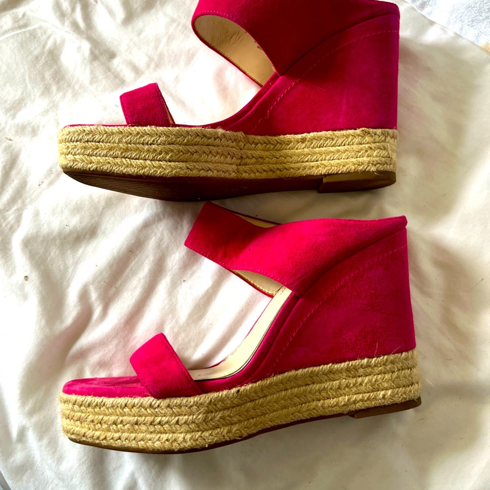 Jessica Simpson - hot pink wedge heel. Size 9. Super comfy. Fabulous heel !